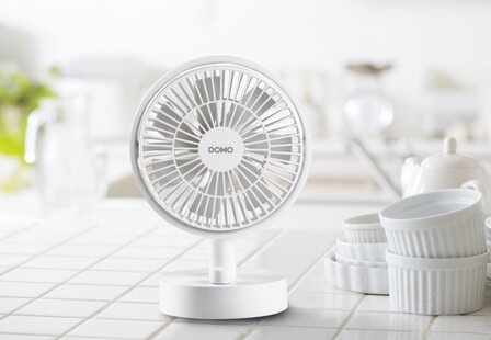 Domo DO8151 oplaadbare tafelventilator wit 15 cm op aanrecht